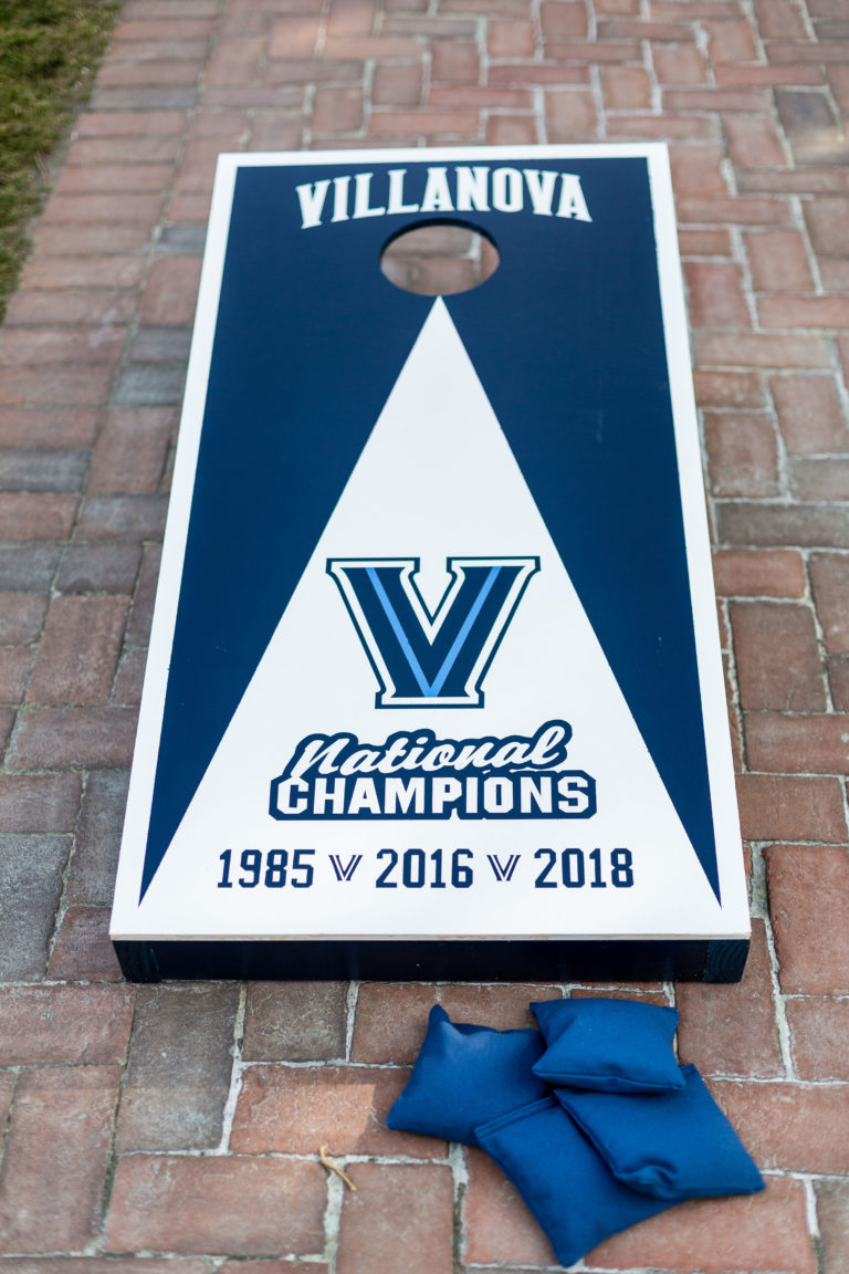 Custom corn hole board